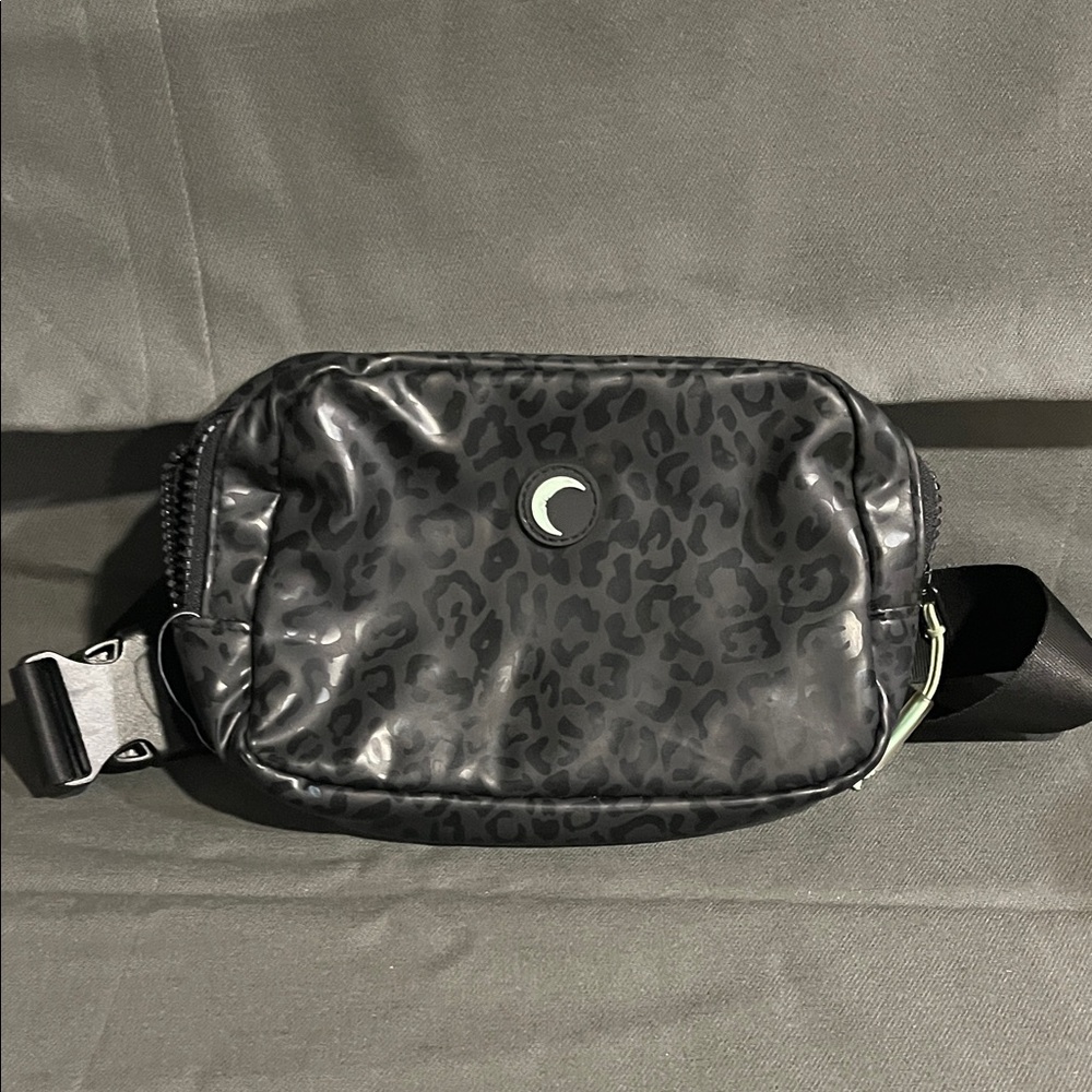 Zyia cross body bag